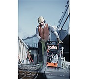 Нарезчик швов Husqvarna FS 400 LV в работе