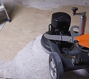 Шлифовальная машина Husqvarna PG 400 SF в работе