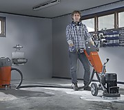 Промышленный пылесос Husqvarna DC 1400 в работе со шлифовальной машиной